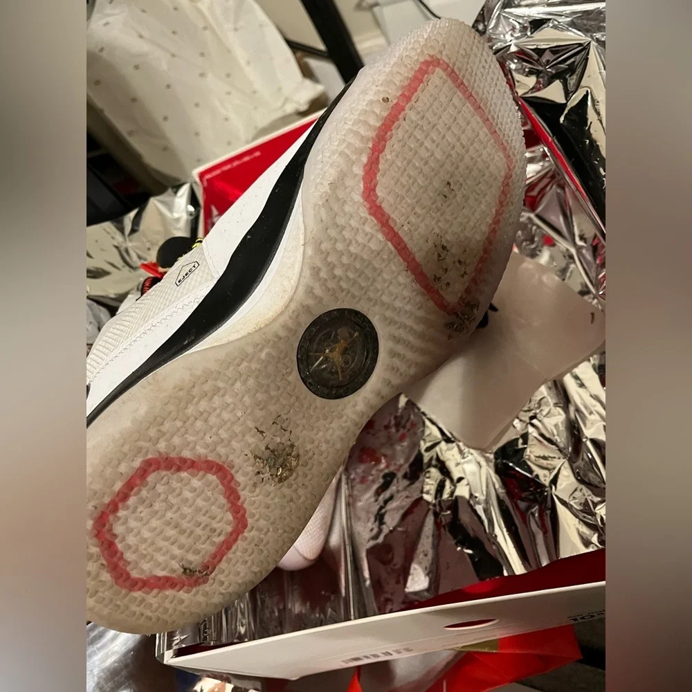 JORDAN XXXIII 12 White Metalic gold black mens 10